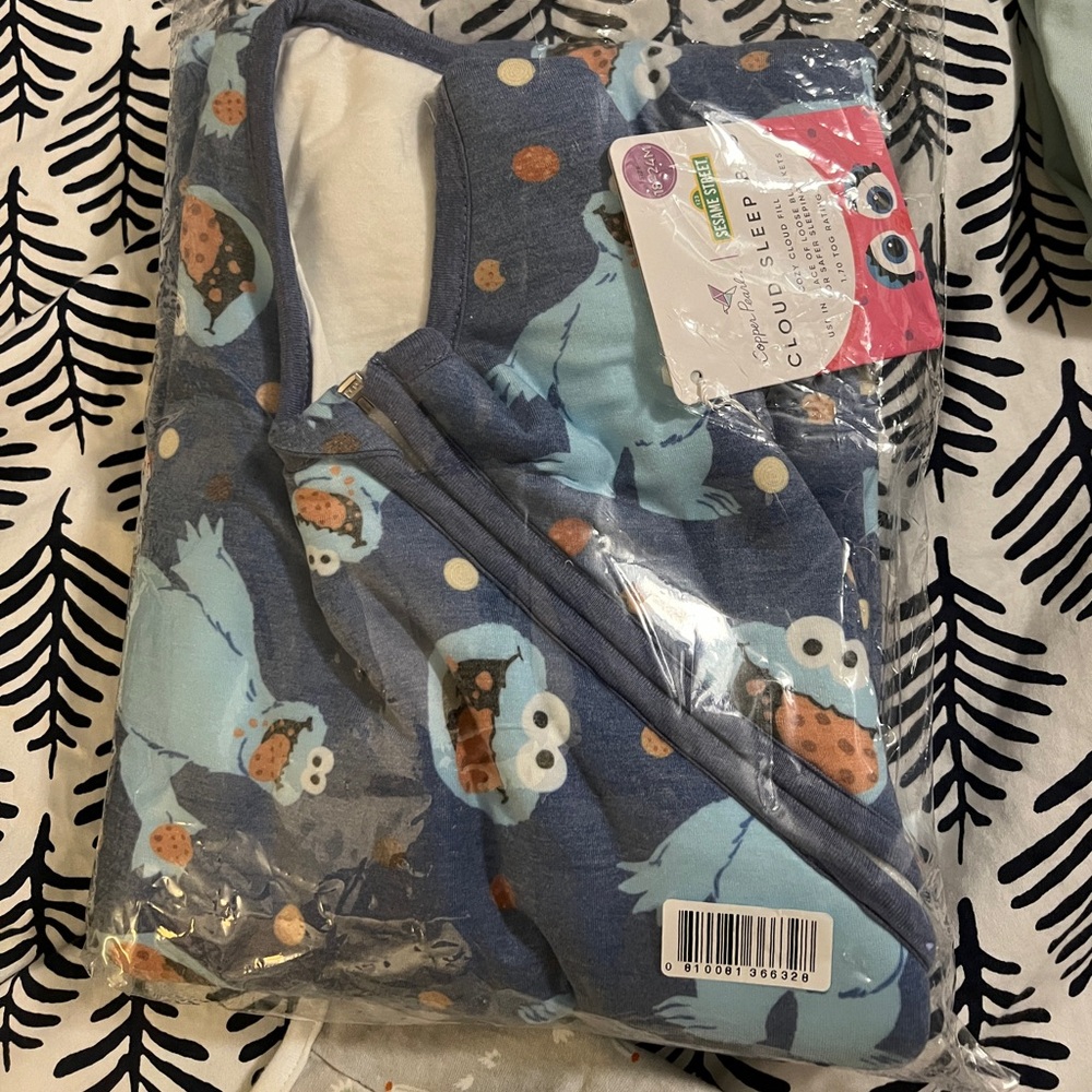NWT COPPER PEARL SIZE 18-24 COOKIE MONSTER SLEEP BAG